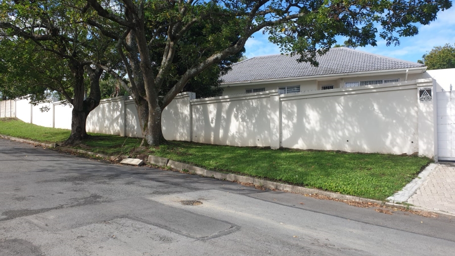 To Let 4 Bedroom Property for Rent in Beacon Bay Eastern Cape